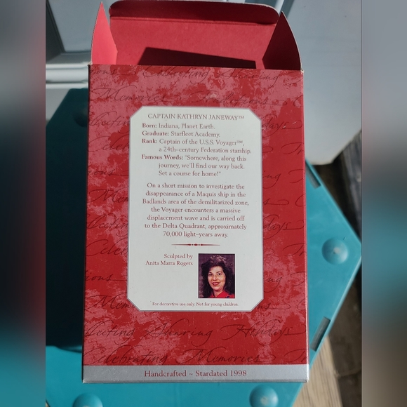 New in box Star Trek Captain Janeway ornament Hallmark - Picture 4 of 4